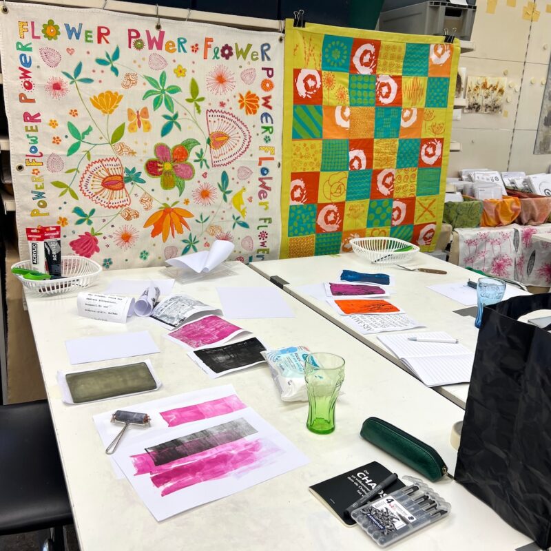 Featured Post Image - Workshop: Bildtransfer mit der Gelli-Platte auf Stoff und Papier